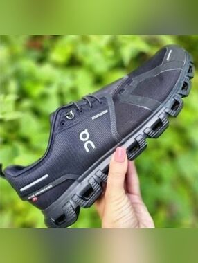 Size 5.5 - Women's On Running CLOUD 6 WATERPROOF